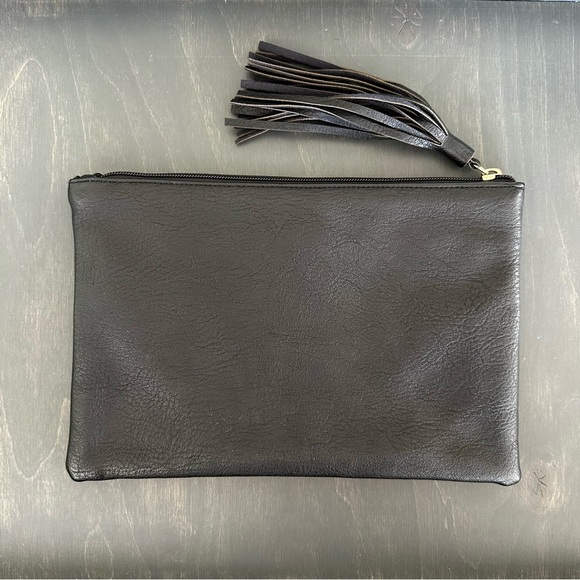 Black Clutch - Picture 2 of 7